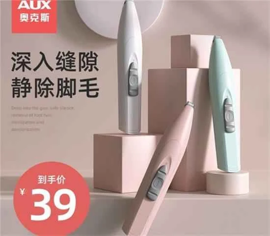 Kittens often bite during their teething period, which can be challenging for owners. Teething is a natural part of a kitten's development, but if left unchecked, it can lead to destructive behavior. Therefore, properly handling biting during this period is a major concern for many cat owners. 1. Provide appropriate teething toys. Providing kittens with dedicated teething toys is crucial, giving them a suitable place to satisfy their teething needs. Rubber chew sticks and scratching posts are excellent choices; their texture is suitable for a kitten's teeth and also helps exercise their claws. Place these toys in areas where the kitten frequently appears, such as the bedroom or living room, allowing them to chew at any time and reducing the likelihood of biting. Regularly changing the teething toys is also important to maintain their appeal and effectiveness. 2. Avoid using your fingers as a substitute for toys. When a kitten tries to bite, do not use your fingers as a substitute for a teething toy. Doing so may mislead the kitten into thinking that biting is acceptable. Instead, gently tap its nose or make a soft hissing sound to let it know that this behavior is unacceptable. This method helps kittens understand that their behavior is unacceptable without harming them. Remember to be consistent; intervene in the same way every time the kitten tries to bite. This will help the kitten establish correct behavioral habits. 3. Ignore the kitten's undesirable behavior. If you yell or react violently when the kitten bites, it may see this as a game. A better approach is to ignore the behavior, stop interacting with it, and let it understand that biting leads to a loss of attention. At the same time, you can divert its attention to other things, such as giving it another toy or distracting it. This will help the kitten gradually understand that biting is not allowed and become more gentle in subsequent interactions. 4. Maintain consistency. Training a kitten takes time and patience. Be consistent and let it know that biting is not allowed, and stick to this in all situations. When the kitten bites, try to stop it with sounds, such as a "shh" sound or using negative words to let it understand that this behavior is unacceptable. At the same time, giving it positive rewards and praise is also important when it exhibits good behavior. Gradually, the kitten will learn the correct behavior and build a better interactive relationship with you. 5. Trim your cat's nails regularly. Regularly trimming your kitten's nails is very important to reduce damage to furniture and people. Use a special cat scratching clipper or nail clippers to gently trim the tips of the nails, being careful not to cut them too short to avoid injuring the nail bed. It's best to trim them when the kitten is sleeping or relaxed, as they are more likely to cooperate. Regular nail trimming not only reduces damage but also helps maintain healthy nails. 6. Seek professional help. If your kitten's biting behavior is persistent and severe, consider seeking help from a veterinarian or pet behavior specialist. A veterinarian can rule out underlying health problems, such as pain or discomfort, that might be causing the biting behavior. A pet behavior specialist can provide targeted advice and training to help correct the kitten's undesirable behavior. Before seeking help, ensure your home environment is conducive to your kitten's life and behavior, such as providing enough toys and play space, as well as giving them sufficient attention and interaction. Biting is a common problem during a kitten's teething period, but with the right approach and patience, it's possible to help the kitten overcome this stage. Providing appropriate teething toys, avoiding using fingers as substitutes for toys, ignoring undesirable behavior, maintaining consistency, regular grooming, and seeking professional help are all effective methods. Most importantly, it's important to understand that a kitten's behavior is part of a normal growth process, and to provide it with enough love and guidance to help it get through the teething period smoothly. 小猫在磨牙期间经常会表现出咬人的行为,这对铲屎官来说可能是一个挑战。磨牙是小猫生长过程中的自然行为,但如果不加控制,可能会导致破坏性行为。因此,如何正确处理小猫在磨牙期的咬人问题成为许多铲屎官关注的焦点。 1、给猫咪提供适当的磨牙玩具 给小猫提供专门的磨牙玩具非常重要,这样可以让它们有一个合适的地方来满足磨牙的需求。橡胶磨牙棒和猫抓板是很好的选择,它们的质地适合小猫的牙齿,同时也可以帮助锻炼小猫的爪子。放置这些玩具在小猫经常出现的地方,如卧室或客厅,可以让它们随时磨牙,减少咬人的可能性。另外,定期更换磨牙玩具也很重要,以保持其吸引力和效用。 2、铲屎官要避免使用手指代替玩具 当小猫试图咬人时,不要用手指替代磨牙玩具。这样做可能会让小猫误以为咬人是可以接受的行为。取而代之的,可以轻拍它的鼻子或发出轻柔的“嘶嘶”声,让它知道这种行为是不被接受的。这种方式可以让小猫意识到自己的行为是不受欢迎的,同时不会伤害到它们。记住要保持一致性,每次小猫试图咬人时都要用相同的方法进行干预,这样可以帮助小猫建立正确的行为习惯。 3、无视猫咪的不良行为 如果小猫咬人时你大声呼喊或猛烈反应,它可能会将这种行为视为一种游戏。更好的做法是忽略这种行为,停止与它互动,让它明白咬人会导致失去注意力。同时,可以将注意力转移到其他事物上,例如给予它其他玩具或者转移它的注意力。这样做可以让小猫逐渐意识到咬人是不被允许的行为,并且在后续互动中更加温和。 4、坚持保持前后一致性 教育小猫需要时间和耐心。要保持一致性,让它知道咬人是不被允许的,无论在什么情况下都要坚持这一点。当小猫咬人时,可以尝试用声音来制止它,比如发出“嘘”声或者利用负面词汇,让它明白这种行为是不被接受的。同时,给予它正面的奖励和称赞,当它表现出好的行为时,也是很重要的。逐渐地,小猫会学会正确的行为,并且与你建立起更好的互动关系。 5、定期修剪猫咪的指甲 定期为小猫修剪指甲是非常重要的,可以减少其对家具和人的伤害。使用专门的猫爪刀或者指甲钳,轻轻地为小猫修剪指甲尖端即可,不要剪得太短,以免伤到指甲床。可以选择在小猫睡觉或者放松时进行修剪,这样它会比较容易配合。定期修剪指甲不仅可以减少损坏,还可以帮助小猫保持健康的指甲状态。 6、寻求专业帮助 如果小猫的咬人行为持续且严重,可以考虑寻求兽医或宠物行为专家的帮助。兽医可以排除潜在的健康问题,例如疼痛或不适,这可能导致小猫咬人的行为。宠物行为专家可以提供针对性的建议和训练,帮助纠正小猫的不良行为。在寻求帮助之前,确保家庭环境对小猫的生活和行为有利,例如提供足够的玩具和活动空间,以及给予足够的关注和互动。 在小猫磨牙期间,咬人是一个常见问题,但通过正确的方法和耐心,可以帮助小猫克服这个阶段的困扰。提供适当的磨牙玩具、避免用手指替代玩具、忽略不良行为、保持一致性、定期理疗和寻求专业帮助都是有效的方法。最重要的是要理解小猫的行为是正常的生长过程中的一部分,给予足够的关爱和指导,帮助它顺利度过磨牙期。